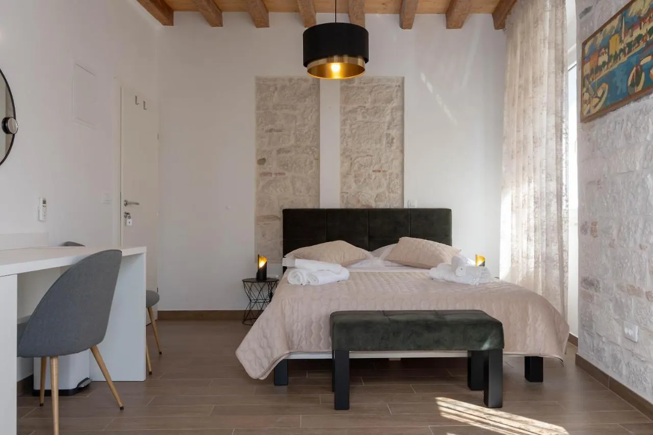 Luxury Rooms Rustic Chic Split 4*,